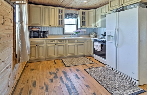 Mt Perry Cabin | Quiet Mount Perry Cabin on an Operating Farm!
