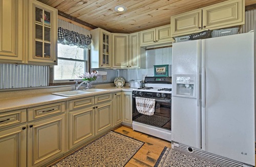 Mt Perry Cabin | Quiet Mount Perry Cabin on an Operating Farm!