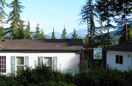 Hoodsport House | Quiet mountain retreat near Lake Cushman
