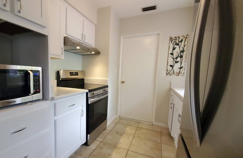 Disston Heights House | Quiet Neighborhood - 2 Bedroom Plus Office,15 min to Beach and Downtown St. Pete
