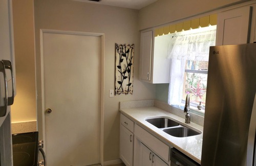 Disston Heights House | Quiet Neighborhood - 2 Bedroom Plus Office,15 min to Beach and Downtown St. Pete