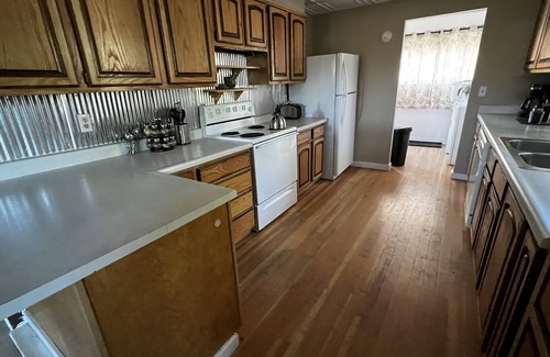 Lander House | Quiet neighborhood, relaxing wrap around deck with fire pit. Short walk to town.