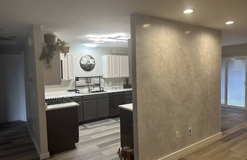 Eureka House | Quiet Oasis in Central Eureka with Wi-Fi, Tempur-Pedic Bed, Garage & EV Charger