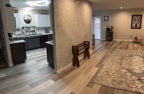 Eureka House | Quiet Oasis in Central Eureka with Wi-Fi, Tempur-Pedic Bed, Garage & EV Charger