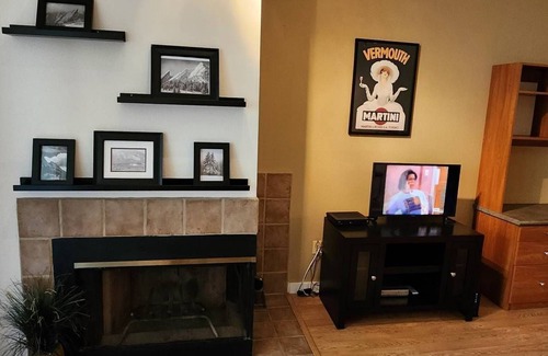 Noble Park Condo | Quiet one bed in Boulder!
