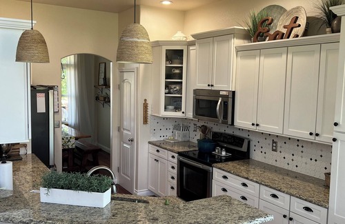 Cheyenne House | Quiet, peaceful country living close to town. Spacious, cozy & sparkling clean!