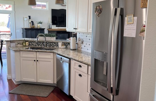 Cheyenne House | Quiet, peaceful country living close to town. Spacious, cozy & sparkling clean!