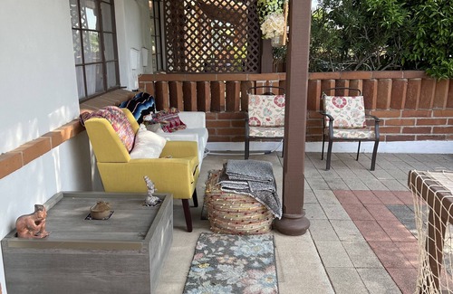 Green Valley House | Quiet peaceful end unit