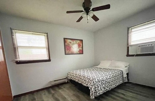 Franklin House | Quiet, Peaceful Home in Franklin, Sleeps 6!