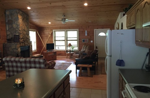 Pittsburg Cabin | Quiet, Peaceful Log Cabin in the Daniel Boone National Forest