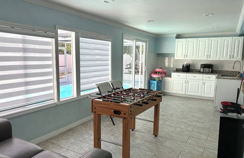 Pinellas Park House | Quiet Pool Haven: 4BR - 9PPL, AC, WiFi, and Beaches Nearby