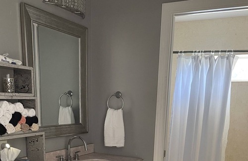 Heathrow House | Quiet PRIVATE & Modern Beautiful (near Orlando, Bchs, +) LRG. 2br,2b Spacious