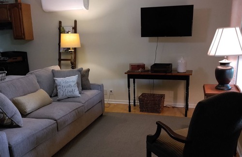 Inman Cottage | Quiet Quaint Cottage