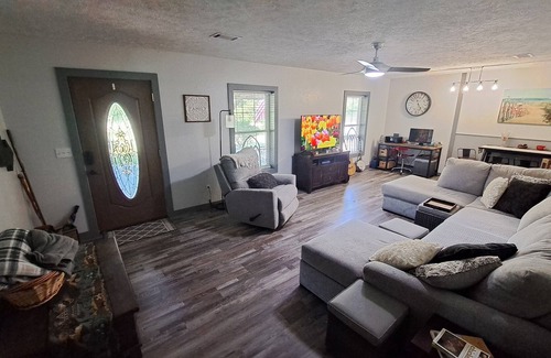 Gainesville House | Quiet ranch style home near White, Norfork, and Buffalo Rivers