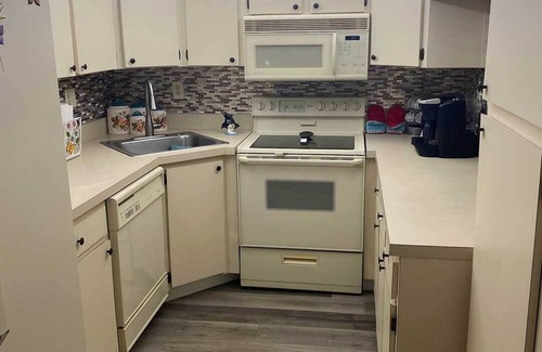Palm Harbor Condo | Quiet Retreat | Age 55+ | 2 BD 2 BA Condo