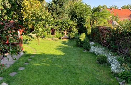 Kispest House | Quiet room in Budapest near airport with free parking