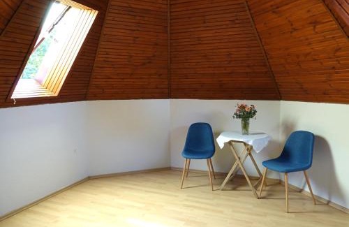 Kispest House | Quiet room in Budapest near airport with free parking