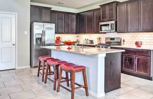Rosenberg House | Quiet Rosenberg Home w/ Yard < 4 Mi to Dtwn