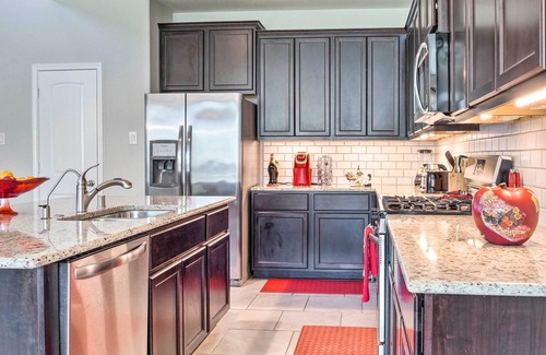 Rosenberg House | Quiet Rosenberg Home w/ Yard < 4 Mi to Dtwn