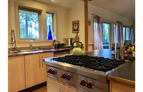 Marrowstone House | quiet sanctuary in woods, home w gourmet kitchen 1minute from ocean