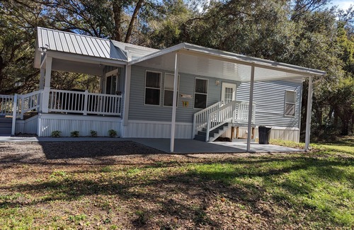 Zephyrhills West Cottage | Quiet & Secluded yet short distance to everything!