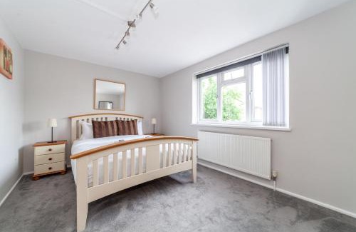 Edmonton Apartment | Quiet & Spacious 2BR Flat wGarden near Edmonton