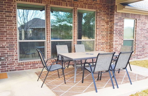 Belton House | QUIET & SPACIOUS - Amiable Modern Home - Belton Oaks