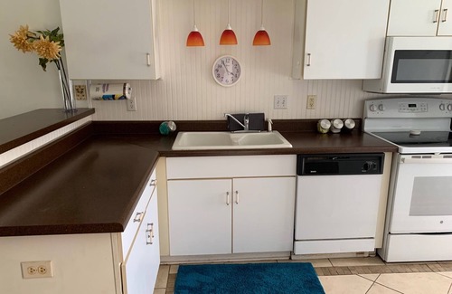 Northwest Pensacola House | Quiet Spacious N.PCola home. Fenced BYard. Private Parking Pet Friendly Sleeps 5