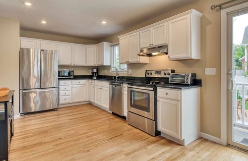Greenport House | Quiet street one block to shops, restaurants & waterfront. Barn with AC TV &WIFI