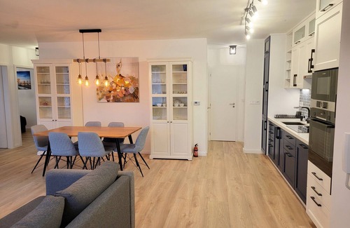 Erd Apartment | Quiet street steps from downtown & train station, 12 mns from Downtown Budapest