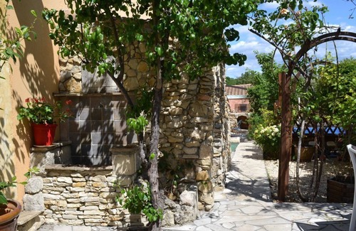 Sussargues House | QUIET STUDIO COUNTRYSIDE, QUIET HOUSE SHARED POOL, AQUABIKE, CHILDREN'S GAMES