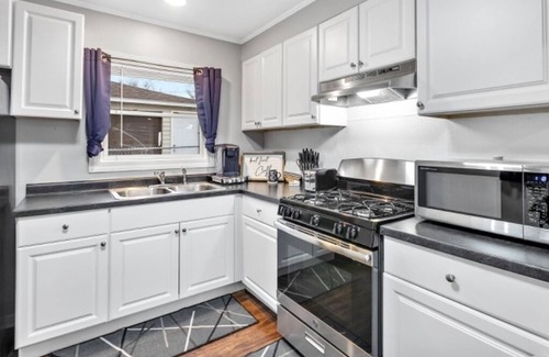 University Park House | Quiet stylish home.