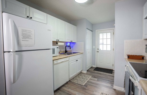 Tarpon Springs House | Quiet Tarpons Springs Unit Close to Everything the City has to Offer!