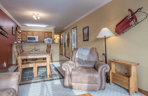 Silver Star Mountain Condo | Quiet Top Floor bright and large corner Creekside Condo - Pet Friendly Too!