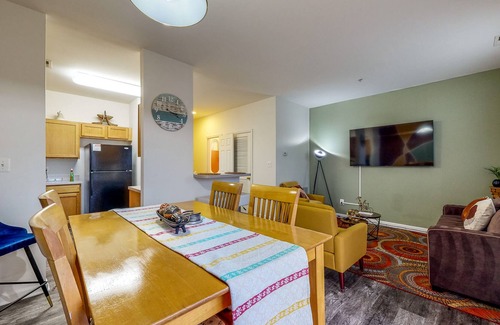 Fruitland House | Quiet Townhome with Full Kitchen, Private Washer/Dryer, WiFi & Central AC