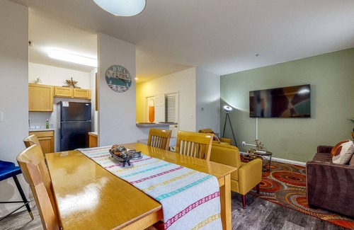 Fruitland House | Quiet Townhome with Full Kitchen, Private Washer/Dryer, WiFi & Central AC