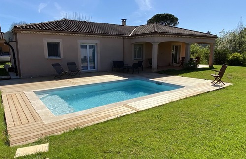 Prayssac Villa | Quiet villa with swimming pool, Lot valley, Cahors, Rocamadour, Sarlat.