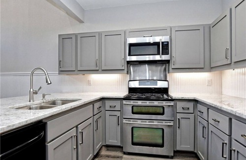 Austin House | Quiet, well appointed S. Austin townhome. Close to everything! Min. 30 days.