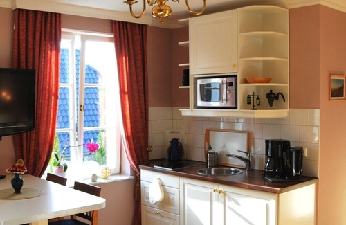 Ostseebad Prerow Apartment | Quiet, WLAN, garden, forest, path to the west beach, gr. Parking lot, suitcase carrier b. Bd.