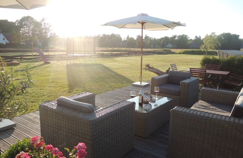 Ostseebad Prerow Apartment | Quiet, WLAN, garden, forest, path to the west beach, gr. Parking lot, suitcase carrier b. Bd.