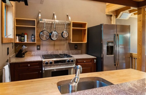 Wolverine House | Quiet Woodsy Wolverine Home