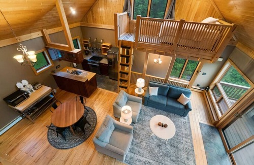 Wolverine House | Quiet Woodsy Wolverine Home