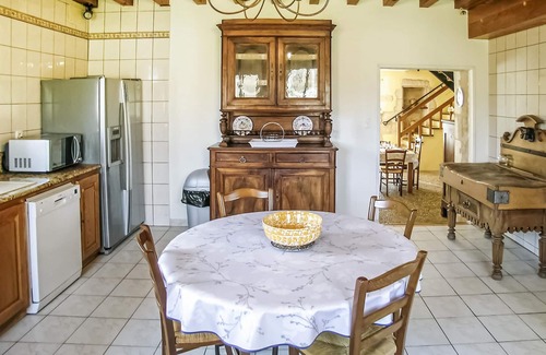 Le Change House | Quietly located in the Auvézère river valley, this elegant vacation property welcomes you on a 1 hec