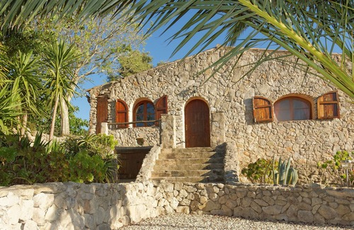 Montuiri House | Quietly located natural stone finca with guest house pool + garden for 6 people