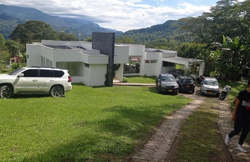 San Francisco Villa | Quinta con piscina en la vega