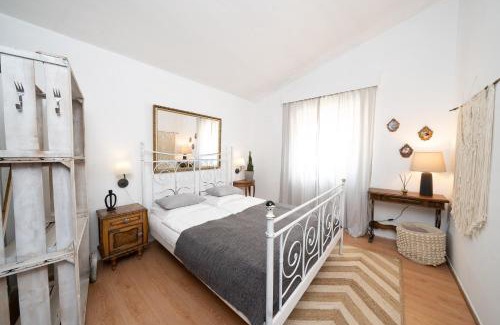 Monte Judeu House | Quinta do Catalao, farm house on stunning, sustainable farm