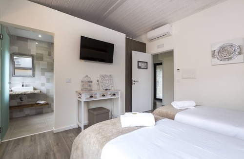 Medelo Hotel | QUINTA DO RIO - Room (B) - Country Hotel - Restaurant - Breakfast Included