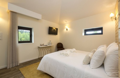 Medelo Hotel | QUINTA DO RIO - Room (D) -Hotel rural - Restaurant- Small. lunch included