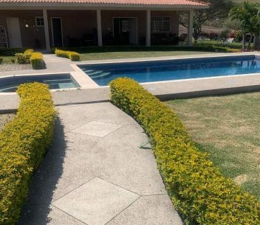 Nabon House | Quinta en el Valle de Yunguilla