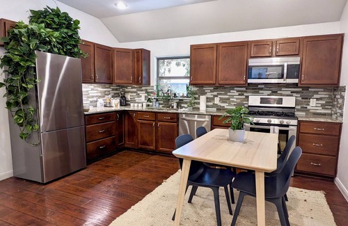 St. John - Coronado Hills House | Quintessential Austin house with private recording studio in back